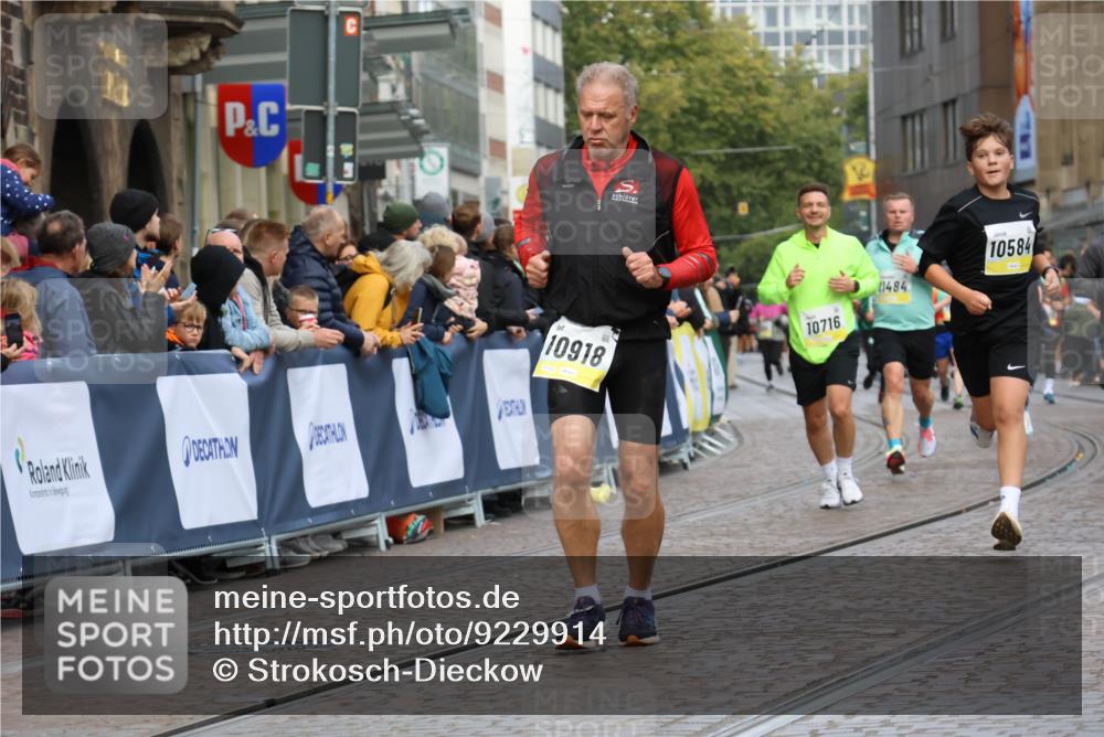 05.10.2025 - 20. swb-Marathon Bremen Strokosch-Dieckow http://msf.ph/oto/9229914 05.10.2025 10:51:35 Ziel 8333, 9252, 9268, 10584, 10716, 10918, 10928, 11484 meine-sportfotos.de