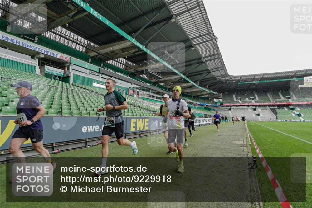 05.10.2025 - 20. swb-Marathon Bremen Michael Burmester http://msf.ph/oto/9229918 05.10.2025 12:44:53 Laufen im Stadion 109, 506, 539, 642, 657, 819, 917, 1055, 1631, 2013, 2188, 2666, 2719, 3150, 3218, 3219, 3251, 3327, 3342, 3982, 4358, 4571, 6302, 6633, 6996, 7099, 7525, 8169, 8351, 8382, 8828, 9130, 329, 548, 1196, 2092, 2249, 4422, 5908, 7373, 7949, 8030 meine-sportfotos.de
