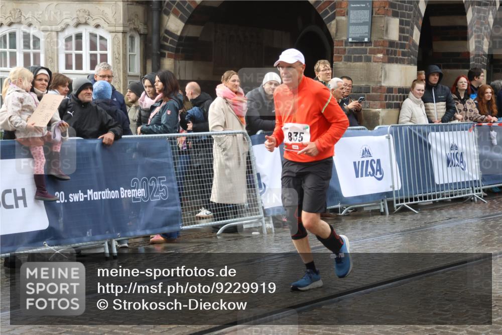 05.10.2025 - 20. swb-Marathon Bremen Strokosch-Dieckow http://msf.ph/oto/9229919 05.10.2025 15:02:41 Ziel 835 meine-sportfotos.de