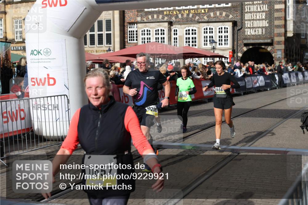 05.10.2025 - 20. swb-Marathon Bremen Yannick Fuchs http://msf.ph/oto/9229921 05.10.2025 10:59:44 Ziel 9609, 9737, 9991, 10209, 10760, 10809, 11251, 11267, 11456, 11657 meine-sportfotos.de