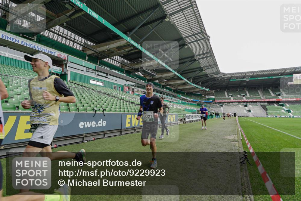 05.10.2025 - 20. swb-Marathon Bremen Michael Burmester http://msf.ph/oto/9229923 05.10.2025 12:44:54 Laufen im Stadion 109, 506, 539, 642, 657, 819, 917, 1055, 1631, 2013, 2188, 2666, 2719, 3150, 3218, 3219, 3251, 3327, 3342, 3982, 4358, 4571, 6302, 6633, 6996, 7099, 7525, 8169, 8351, 8382, 8828, 9130, 329, 548, 1196, 2092, 2249, 4422, 5908, 7373, 7949, 8030 meine-sportfotos.de