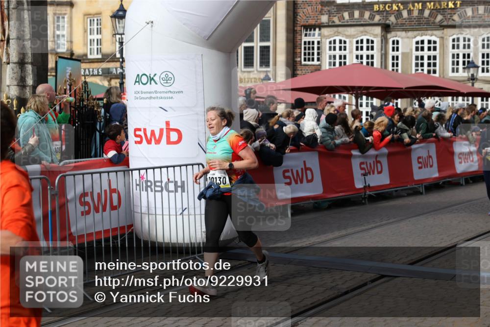 05.10.2025 - 20. swb-Marathon Bremen Yannick Fuchs http://msf.ph/oto/9229931 05.10.2025 11:02:25 Ziel 9748, 10130, 10821, 10829, 11340, 11386, 11454, 11646 meine-sportfotos.de