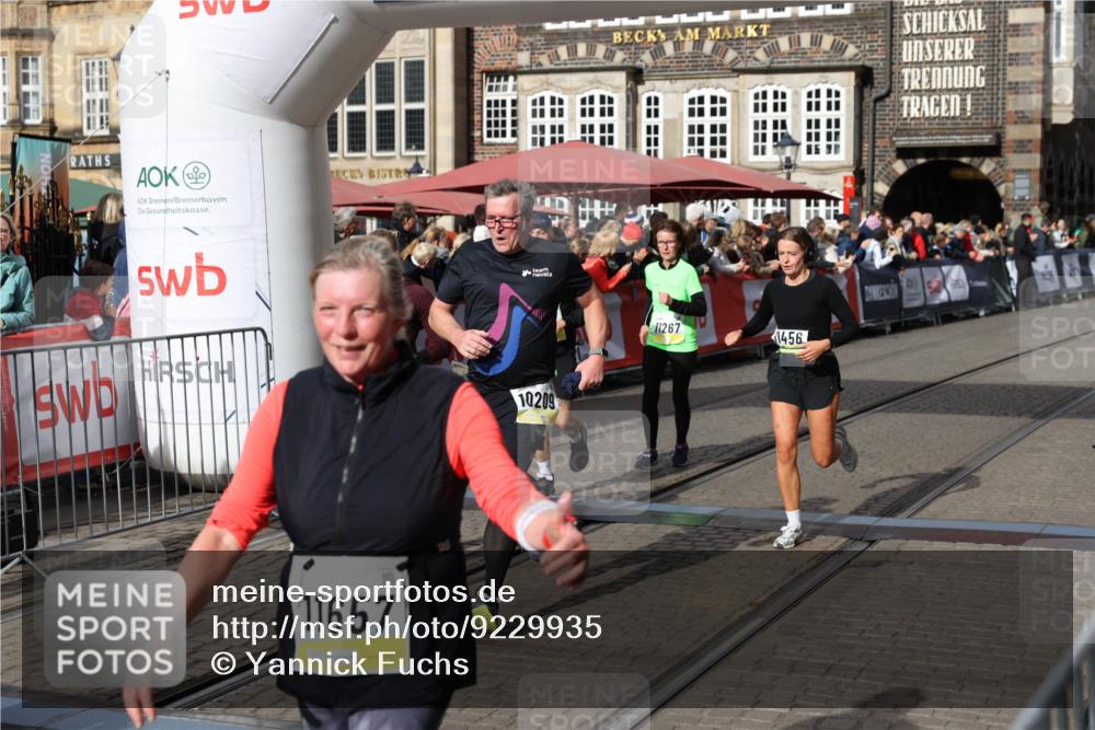 05.10.2025 - 20. swb-Marathon Bremen Yannick Fuchs http://msf.ph/oto/9229935 05.10.2025 10:59:44 Ziel 9609, 9737, 9991, 10209, 10760, 10809, 11251, 11267, 11456, 11657 meine-sportfotos.de