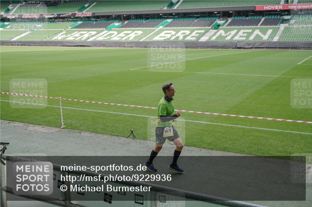 05.10.2025 - 20. swb-Marathon Bremen Michael Burmester http://msf.ph/oto/9229936 05.10.2025 10:28:56 Laufen im Stadion 9216, 9218, 9293, 9298, 9366, 9377, 9404, 9406, 9478, 9556, 9562, 9626, 9627, 9641, 9665, 9693, 9706, 9729, 9810, 9955, 9969, 9986, 10047, 10062, 10089, 10109, 10131, 10266, 10268, 10303, 10350, 10381, 10428, 10519, 10723, 10733, 10789, 10799, 10875, 10888, 10929, 10931, 10953, 10973, 11057, 11104, 11119, 11244, 11248, 11292, 11330, 11357, 11498, 11513, 11561, 11573, 11579, 11637, 1138, 7414, 9200, 9206, 9207, 9222, 9223, 9244, 9293, 9413, 10177, 10211, 10319 meine-sportfotos.de