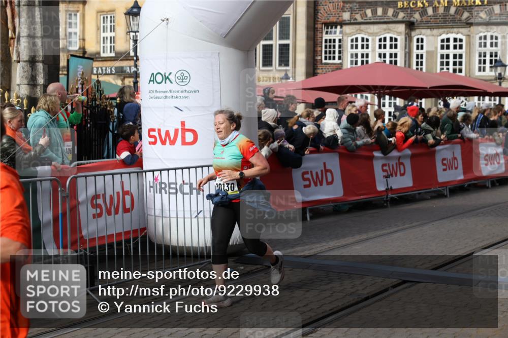 05.10.2025 - 20. swb-Marathon Bremen Yannick Fuchs http://msf.ph/oto/9229938 05.10.2025 11:02:26 Ziel 9748, 10130, 10194, 10821, 10829, 11340, 11386, 11454, 11646 meine-sportfotos.de