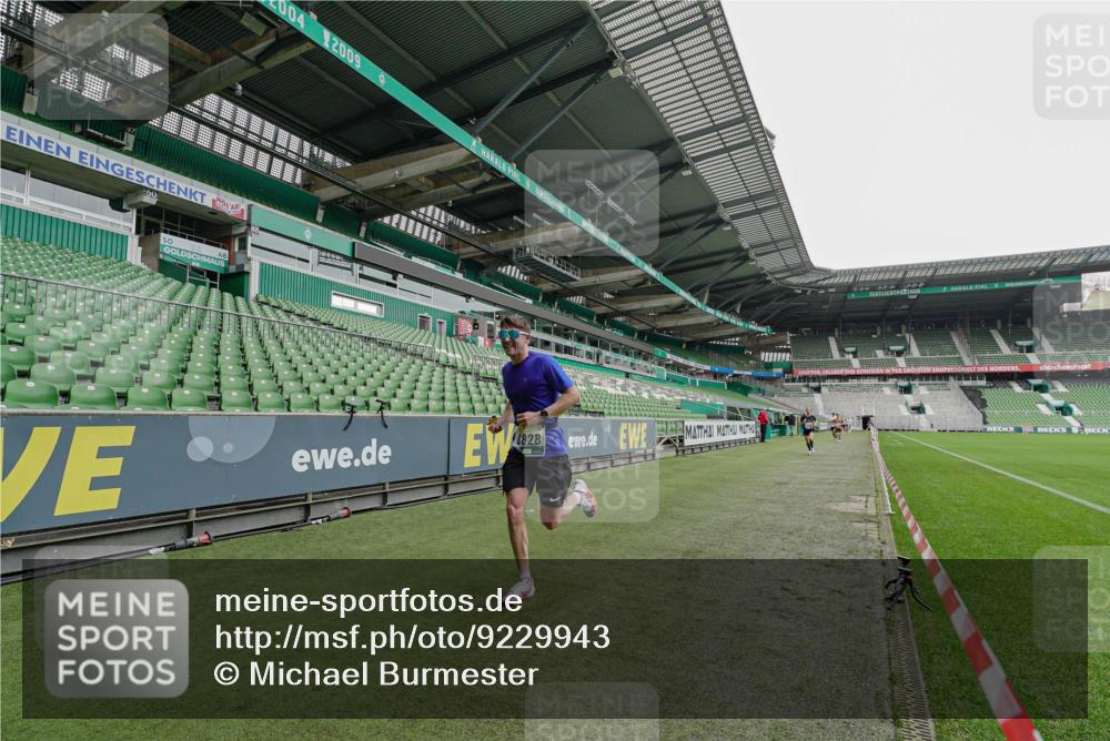 05.10.2025 - 20. swb-Marathon Bremen Michael Burmester http://msf.ph/oto/9229943 05.10.2025 12:44:56 Laufen im Stadion 109, 506, 539, 642, 657, 819, 917, 1055, 1631, 2013, 2188, 2666, 2719, 3150, 3218, 3219, 3251, 3327, 3342, 3982, 4358, 4571, 6302, 6633, 6996, 7099, 7525, 8169, 8351, 8382, 8747, 8828, 9130, 329, 548, 1196, 2092, 2249, 4422, 5908, 7373, 7949, 8030 meine-sportfotos.de