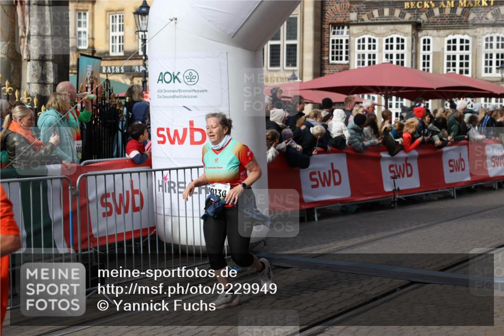 05.10.2025 - 20. swb-Marathon Bremen Yannick Fuchs http://msf.ph/oto/9229949 05.10.2025 11:02:26 Ziel 9748, 10130, 10194, 10821, 10829, 11340, 11386, 11454, 11646 meine-sportfotos.de