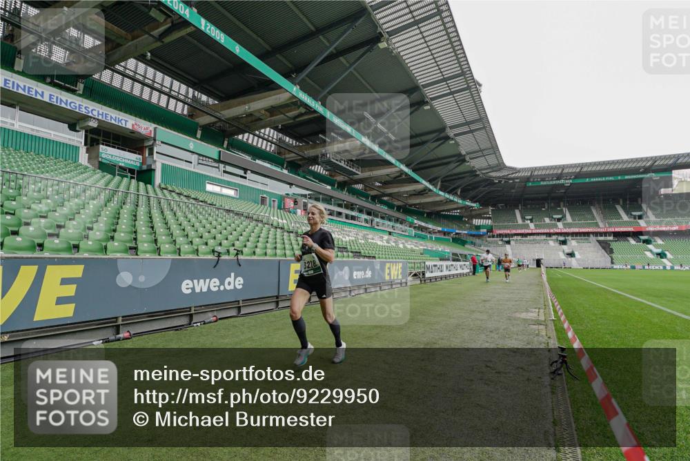 05.10.2025 - 20. swb-Marathon Bremen Michael Burmester http://msf.ph/oto/9229950 05.10.2025 12:45:01 Laufen im Stadion 109, 506, 539, 642, 657, 819, 917, 1055, 1631, 1790, 2013, 2188, 2666, 2719, 3150, 3218, 3219, 3251, 3327, 3342, 3982, 4358, 4571, 6302, 6633, 6996, 7099, 7525, 8169, 8351, 8382, 8747, 8828, 9130, 329, 548, 2092, 4422, 5908, 7373, 7949, 8030 meine-sportfotos.de