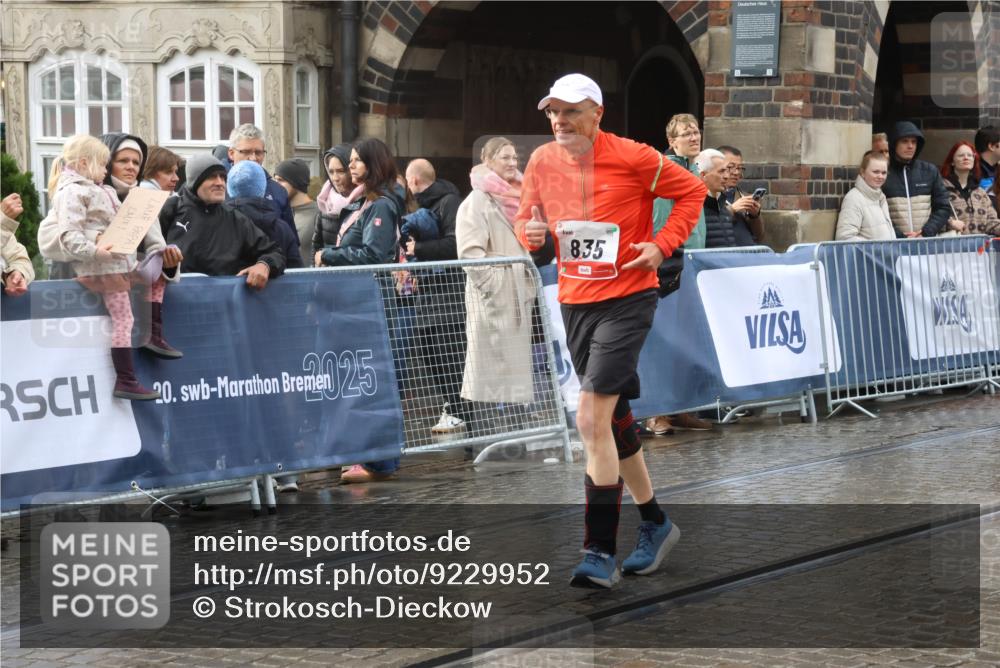 05.10.2025 - 20. swb-Marathon Bremen Strokosch-Dieckow http://msf.ph/oto/9229952 05.10.2025 15:02:42 Ziel 835 meine-sportfotos.de