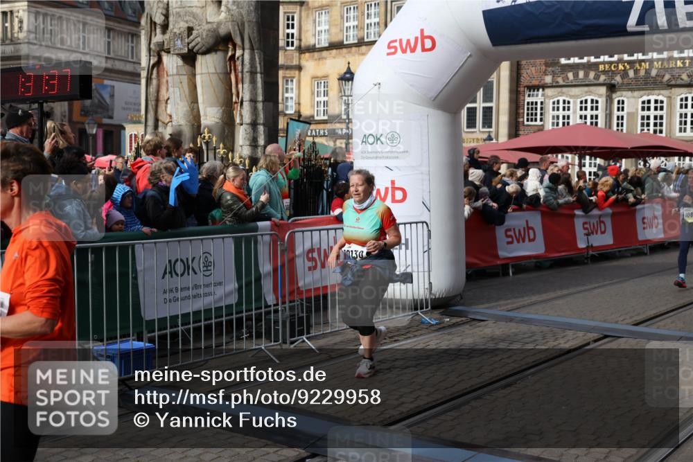 05.10.2025 - 20. swb-Marathon Bremen Yannick Fuchs http://msf.ph/oto/9229958 05.10.2025 11:02:26 Ziel 9748, 10130, 10194, 10821, 10829, 11340, 11386, 11454, 11646 meine-sportfotos.de