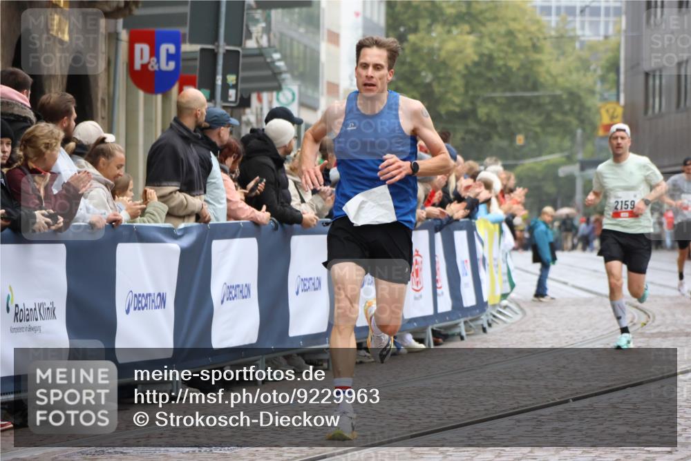 05.10.2025 - 20. swb-Marathon Bremen Strokosch-Dieckow http://msf.ph/oto/9229963 05.10.2025 12:28:45 Ziel 542, 1113, 1948, 2053, 2159, 2292 meine-sportfotos.de