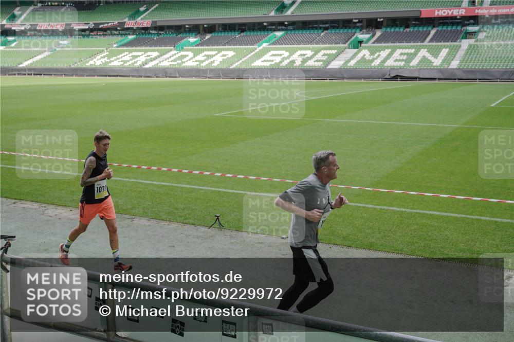 05.10.2025 - 20. swb-Marathon Bremen Michael Burmester http://msf.ph/oto/9229972 05.10.2025 10:28:58 Laufen im Stadion 9216, 9218, 9298, 9366, 9377, 9404, 9406, 9428, 9478, 9556, 9562, 9626, 9627, 9641, 9665, 9693, 9706, 9729, 9810, 9955, 9969, 9986, 10047, 10062, 10089, 10109, 10131, 10266, 10268, 10303, 10381, 10428, 10519, 10723, 10733, 10789, 10799, 10875, 10888, 10929, 10931, 10953, 10973, 11057, 11104, 11119, 11187, 11244, 11248, 11292, 11330, 11357, 11513, 11561, 11573, 11637, 1138, 7414, 9200, 9206, 9207, 9216, 9222, 9223, 9244, 9293, 9413, 10177, 10211, 10319 meine-sportfotos.de