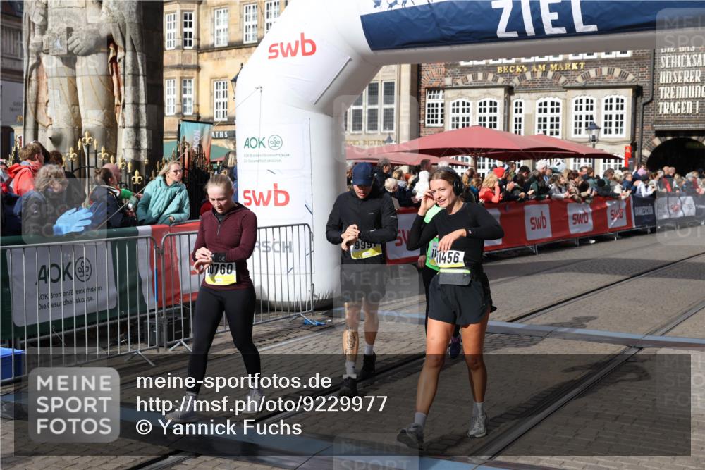 05.10.2025 - 20. swb-Marathon Bremen Yannick Fuchs http://msf.ph/oto/9229977 05.10.2025 10:59:46 Ziel 9609, 9991, 10209, 10420, 10760, 11251, 11267, 11456 meine-sportfotos.de