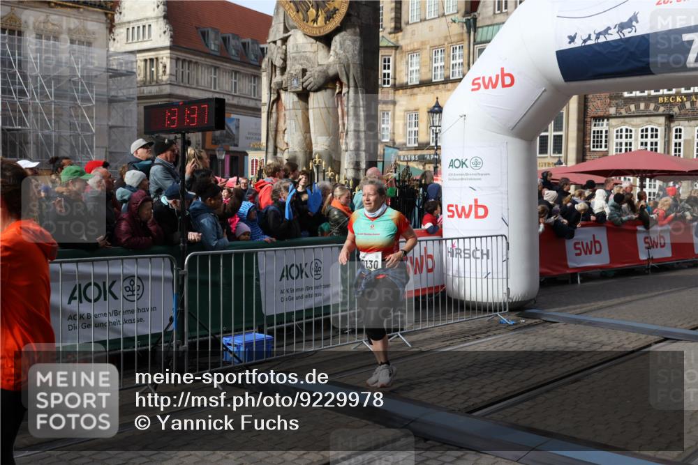 05.10.2025 - 20. swb-Marathon Bremen Yannick Fuchs http://msf.ph/oto/9229978 05.10.2025 11:02:26 Ziel 9748, 10130, 10194, 10821, 10829, 11340, 11386, 11454, 11646 meine-sportfotos.de
