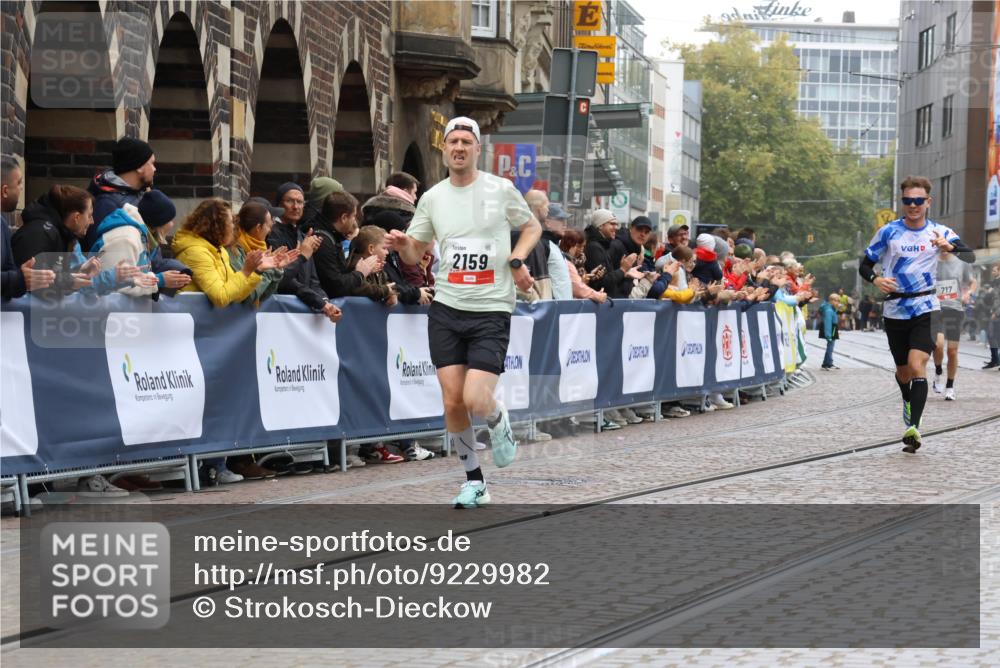 05.10.2025 - 20. swb-Marathon Bremen Strokosch-Dieckow http://msf.ph/oto/9229982 05.10.2025 12:28:49 Ziel 600, 717, 1113, 1948, 2159, 2292 meine-sportfotos.de