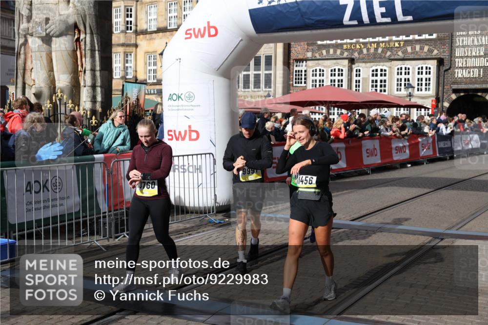 05.10.2025 - 20. swb-Marathon Bremen Yannick Fuchs http://msf.ph/oto/9229983 05.10.2025 10:59:46 Ziel 9609, 9991, 10209, 10420, 10760, 11251, 11267, 11456 meine-sportfotos.de