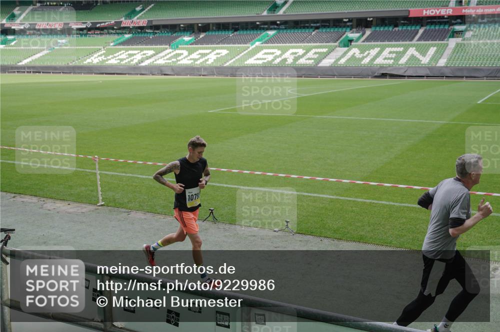 05.10.2025 - 20. swb-Marathon Bremen Michael Burmester http://msf.ph/oto/9229986 05.10.2025 10:28:58 Laufen im Stadion 9216, 9218, 9298, 9366, 9377, 9404, 9406, 9428, 9478, 9556, 9562, 9626, 9627, 9641, 9665, 9693, 9706, 9729, 9810, 9955, 9969, 9986, 10047, 10062, 10089, 10109, 10131, 10266, 10268, 10303, 10381, 10428, 10519, 10723, 10733, 10789, 10799, 10875, 10888, 10929, 10931, 10953, 10973, 11057, 11104, 11119, 11187, 11244, 11248, 11292, 11330, 11357, 11513, 11561, 11573, 11637, 1138, 7414, 9200, 9206, 9207, 9216, 9222, 9223, 9244, 9293, 9413, 10177, 10211, 10319 meine-sportfotos.de