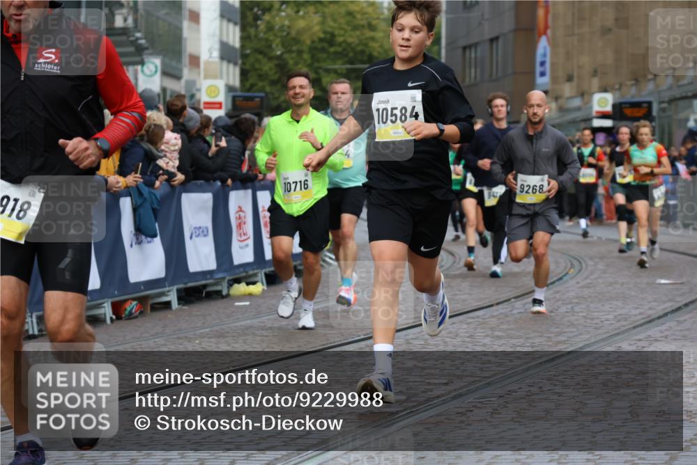 05.10.2025 - 20. swb-Marathon Bremen Strokosch-Dieckow http://msf.ph/oto/9229988 05.10.2025 10:51:36 Ziel 8333, 9252, 9259, 9268, 10584, 10716, 10918, 10928, 11484 meine-sportfotos.de