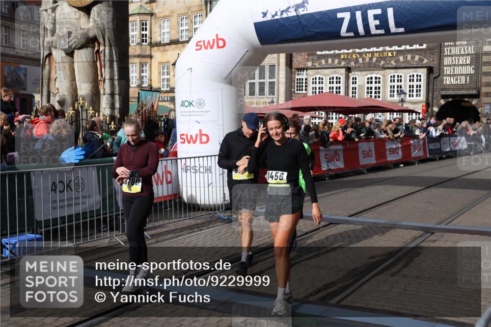 05.10.2025 - 20. swb-Marathon Bremen Yannick Fuchs http://msf.ph/oto/9229999 05.10.2025 10:59:46 Ziel 9609, 9991, 10209, 10420, 10760, 11251, 11267, 11456 meine-sportfotos.de