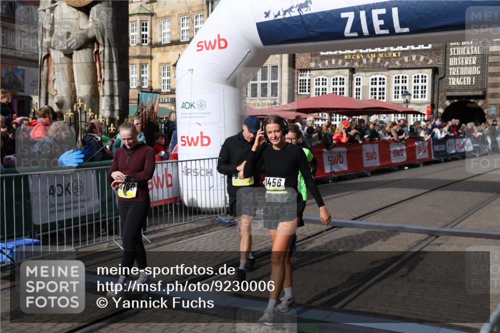 05.10.2025 - 20. swb-Marathon Bremen Yannick Fuchs http://msf.ph/oto/9230006 05.10.2025 10:59:46 Ziel 9609, 9991, 10209, 10420, 10760, 11251, 11267, 11456 meine-sportfotos.de