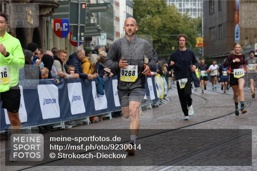 05.10.2025 - 20. swb-Marathon Bremen Strokosch-Dieckow http://msf.ph/oto/9230014 05.10.2025 10:51:39 Ziel 8333, 9259, 9268, 10436, 10584, 10716, 10918, 11484 meine-sportfotos.de
