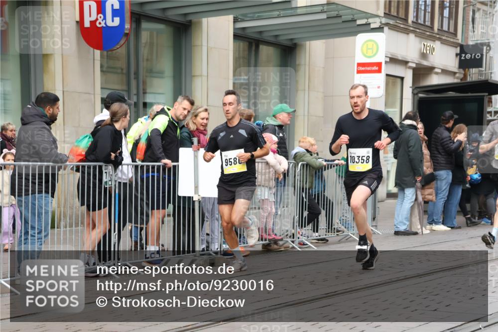 05.10.2025 - 20. swb-Marathon Bremen Strokosch-Dieckow http://msf.ph/oto/9230016 05.10.2025 10:37:16 Ziel 9586, 10347, 10358, 10501, 11021, 11176, 9586, 10347, 10358, 10501, 11021, 11176 meine-sportfotos.de