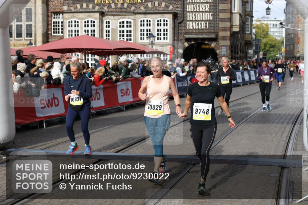 05.10.2025 - 20. swb-Marathon Bremen Yannick Fuchs http://msf.ph/oto/9230022 05.10.2025 11:02:27 Ziel 9748, 10093, 10130, 10194, 10821, 10829, 10982, 10983, 11340, 11386, 11646 meine-sportfotos.de