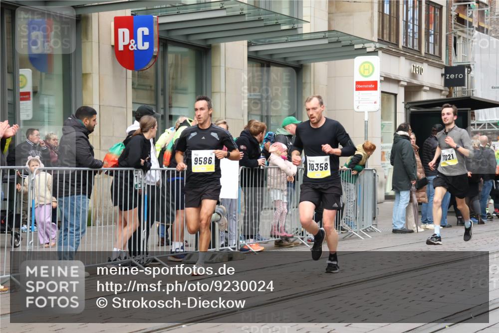 05.10.2025 - 20. swb-Marathon Bremen Strokosch-Dieckow http://msf.ph/oto/9230024 05.10.2025 10:37:16 Ziel 9586, 10347, 10358, 10501, 11021, 11176, 9586, 10347, 10358, 10501, 11021, 11176 meine-sportfotos.de