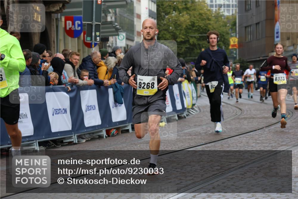 05.10.2025 - 20. swb-Marathon Bremen Strokosch-Dieckow http://msf.ph/oto/9230033 05.10.2025 10:51:39 Ziel 8333, 9259, 9268, 10436, 10584, 10716, 10918, 11484 meine-sportfotos.de