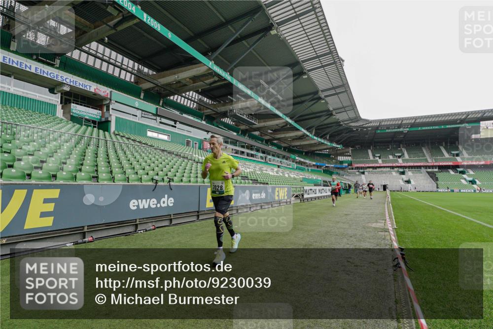 05.10.2025 - 20. swb-Marathon Bremen Michael Burmester http://msf.ph/oto/9230039 05.10.2025 12:45:39 Laufen im Stadion 349, 649, 852, 943, 1055, 1091, 1146, 1307, 1790, 1883, 2545, 2666, 3197, 3218, 3327, 3807, 4571, 4786, 5132, 5588, 6150, 6996, 7028, 7440, 7526, 8747, 8828, 9130, 109, 819, 1631, 2013, 2188, 2666, 2719, 3251, 3342, 4358, 6302, 6633, 8169, 8351 meine-sportfotos.de
