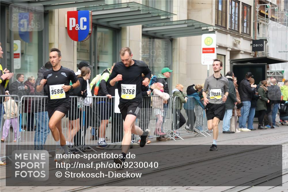 05.10.2025 - 20. swb-Marathon Bremen Strokosch-Dieckow http://msf.ph/oto/9230040 05.10.2025 10:37:17 Ziel 9586, 10347, 10358, 10501, 10775, 11021, 11176, 9586, 10347, 10358, 10501, 10775, 11021, 11176 meine-sportfotos.de