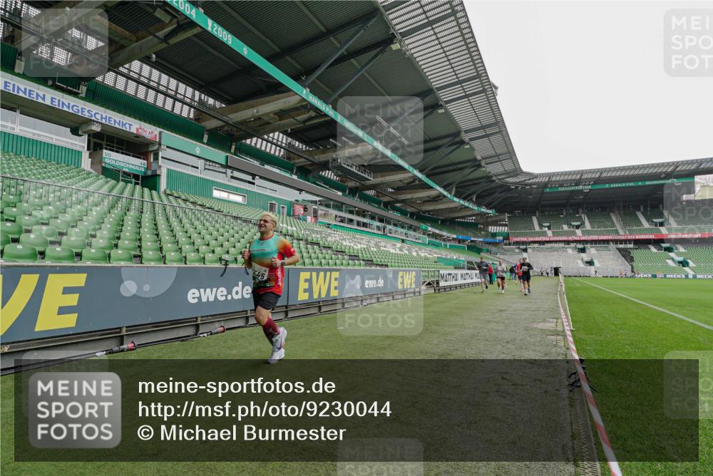 05.10.2025 - 20. swb-Marathon Bremen Michael Burmester http://msf.ph/oto/9230044 05.10.2025 12:45:42 Laufen im Stadion 349, 649, 852, 943, 1055, 1091, 1146, 1307, 1790, 1883, 2545, 3197, 3218, 3327, 3807, 4571, 4786, 5132, 5588, 6150, 6996, 7028, 7440, 7526, 8747, 8828, 9130, 109, 819, 1631, 2013, 2666, 2719, 3327, 3342, 4358, 6302 meine-sportfotos.de