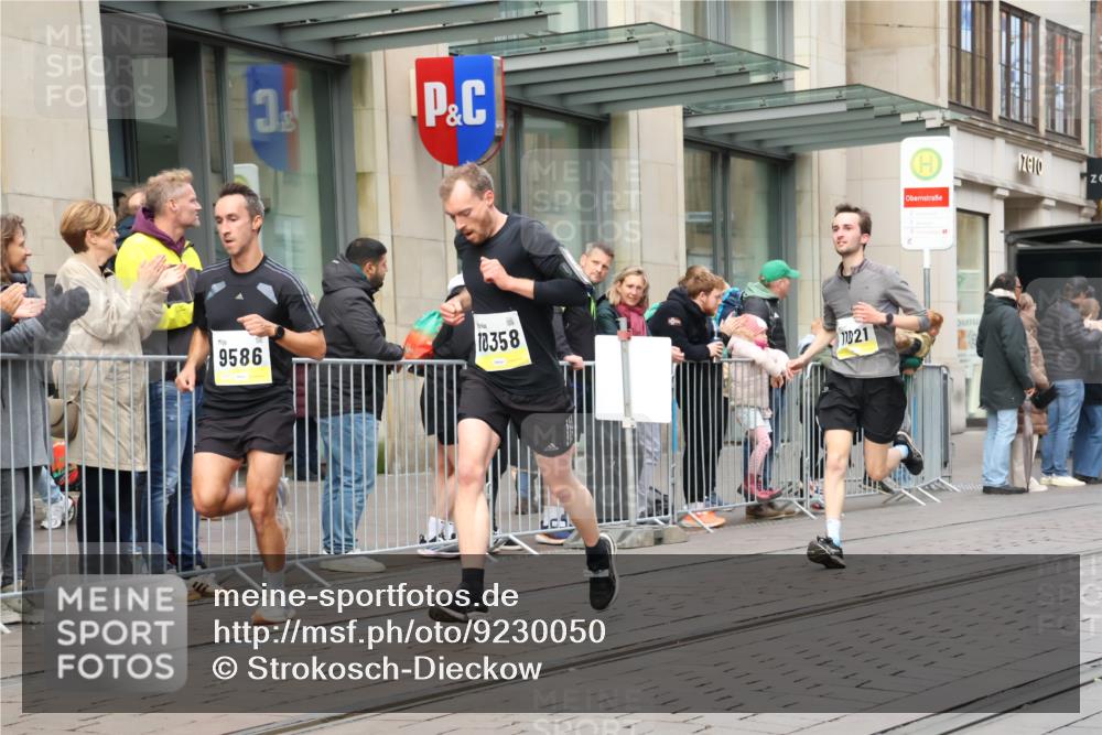05.10.2025 - 20. swb-Marathon Bremen Strokosch-Dieckow http://msf.ph/oto/9230050 05.10.2025 10:37:17 Ziel 9586, 10347, 10358, 10501, 10775, 11021, 11176, 9586, 10347, 10358, 10501, 10775, 11021, 11176 meine-sportfotos.de