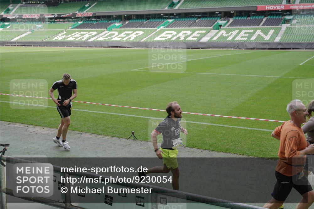 05.10.2025 - 20. swb-Marathon Bremen Michael Burmester http://msf.ph/oto/9230054 05.10.2025 10:29:06 Laufen im Stadion 8787, 9218, 9298, 9404, 9428, 9478, 9555, 9556, 9562, 9626, 9627, 9641, 9693, 9696, 9706, 9729, 9810, 9924, 9929, 9958, 9969, 9986, 10062, 10073, 10089, 10109, 10131, 10381, 10519, 10601, 10685, 10715, 10723, 10733, 10789, 10799, 10875, 10888, 10929, 10931, 10973, 11005, 11057, 11119, 11187, 11248, 11288, 11292, 11330, 11357, 11561, 11573, 11637, 9200, 9206, 9207, 9216, 9222, 9223, 9244, 9293, 9366, 9377, 9406, 9665, 9955, 10047, 10211, 10266, 10268, 10303 meine-sportfotos.de