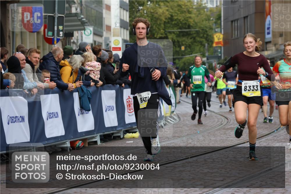 05.10.2025 - 20. swb-Marathon Bremen Strokosch-Dieckow http://msf.ph/oto/9230064 05.10.2025 10:51:40 Ziel 8333, 9259, 9268, 9506, 10436, 10716, 10918, 10968, 11484, 11689, 11696 meine-sportfotos.de