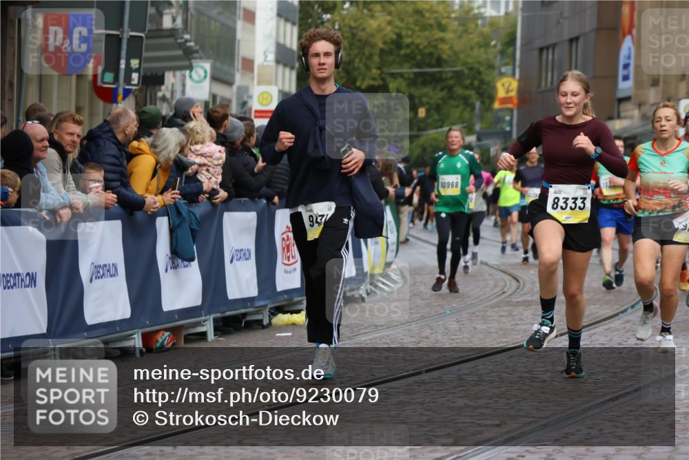 05.10.2025 - 20. swb-Marathon Bremen Strokosch-Dieckow http://msf.ph/oto/9230079 05.10.2025 10:51:41 Ziel 8333, 9004, 9259, 9268, 9506, 10436, 10716, 10968, 11484, 11689, 11696 meine-sportfotos.de