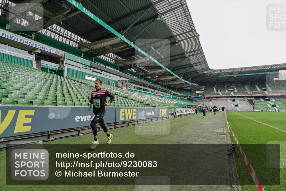05.10.2025 - 20. swb-Marathon Bremen Michael Burmester http://msf.ph/oto/9230083 05.10.2025 12:46:02 Laufen im Stadion 256, 281, 349, 649, 852, 943, 1091, 1146, 1307, 1883, 2163, 2228, 2545, 3197, 3381, 3807, 4274, 4617, 4786, 5132, 5588, 6150, 6849, 7028, 7440, 7526, 1055, 1790, 3218, 3327, 4571, 6996, 8747, 8828, 9130 meine-sportfotos.de