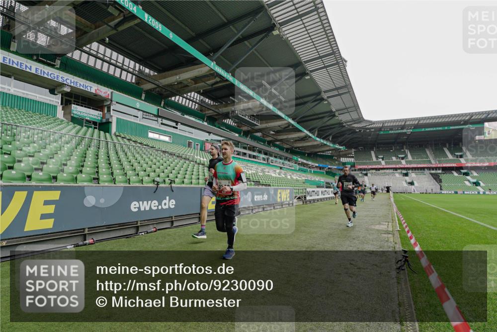 05.10.2025 - 20. swb-Marathon Bremen Michael Burmester http://msf.ph/oto/9230090 05.10.2025 12:46:07 Laufen im Stadion 256, 281, 349, 649, 852, 943, 1091, 1307, 2163, 2228, 2276, 2545, 2585, 3381, 3807, 4274, 4617, 4786, 5132, 5588, 6150, 6849, 7028, 7440, 7526, 7675, 1055, 1146, 1790, 1883, 3197, 3218, 8747 meine-sportfotos.de