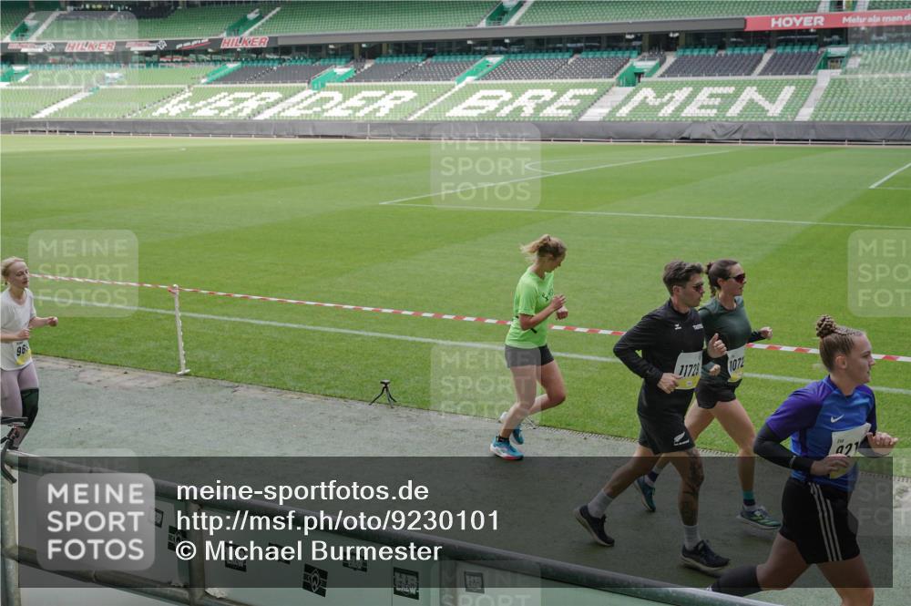 05.10.2025 - 20. swb-Marathon Bremen Michael Burmester http://msf.ph/oto/9230101 05.10.2025 10:29:10 Laufen im Stadion 8787, 9218, 9404, 9428, 9478, 9555, 9556, 9562, 9626, 9627, 9641, 9674, 9693, 9696, 9706, 9729, 9810, 9924, 9929, 9958, 9969, 9986, 10062, 10073, 10089, 10109, 10131, 10381, 10400, 10519, 10601, 10685, 10715, 10723, 10733, 10799, 10875, 10888, 10929, 10931, 10951, 10973, 11005, 11057, 11119, 11187, 11248, 11288, 11292, 11330, 11357, 11561, 11573, 11637, 9200, 9207, 9216, 9222, 9223, 9293, 9298, 9366, 9377, 9406, 9665, 9706, 9955, 10047, 10266, 10268, 10303 meine-sportfotos.de