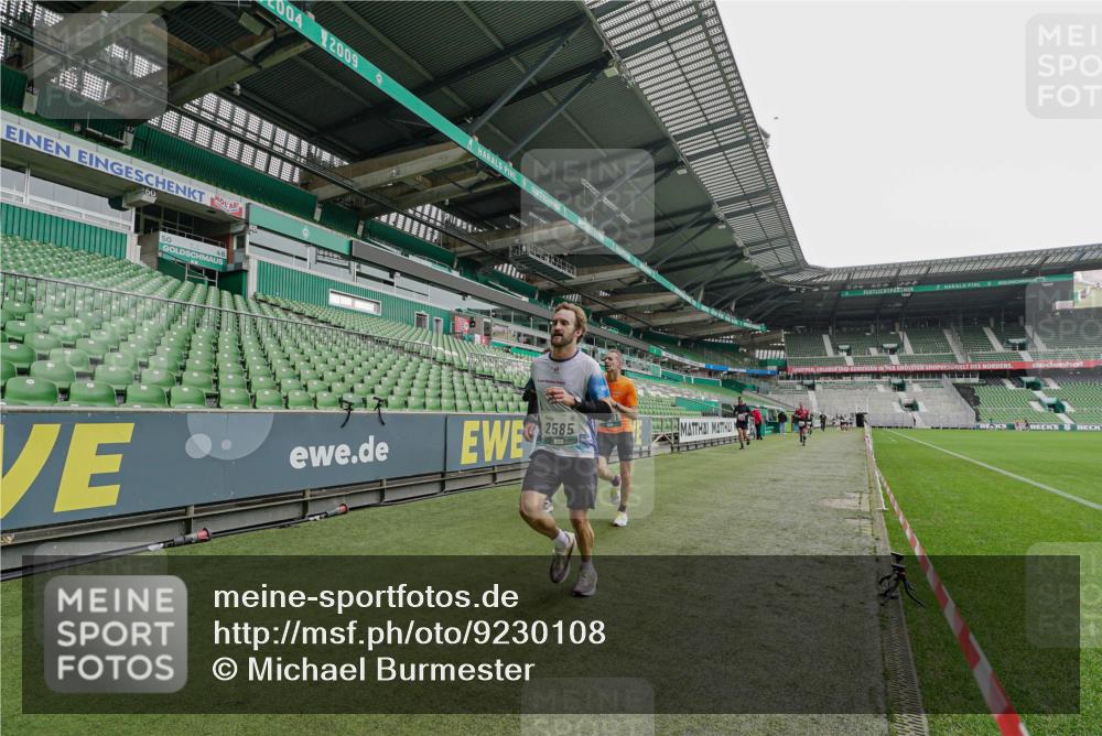 05.10.2025 - 20. swb-Marathon Bremen Michael Burmester http://msf.ph/oto/9230108 05.10.2025 12:46:14 Laufen im Stadion 256, 281, 349, 649, 852, 891, 943, 1091, 1307, 2163, 2228, 2276, 2545, 2585, 3054, 3381, 3807, 4274, 4617, 4786, 5132, 5588, 6849, 7028, 7526, 7675, 1146, 1790, 1883, 3197, 6150, 7440, 8747 meine-sportfotos.de