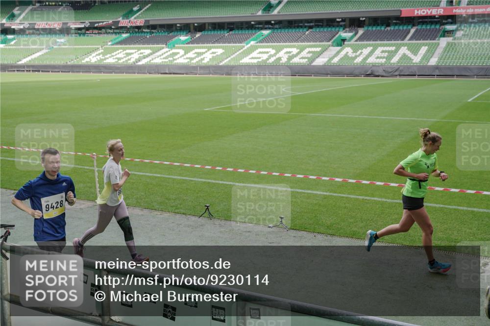 05.10.2025 - 20. swb-Marathon Bremen Michael Burmester http://msf.ph/oto/9230114 05.10.2025 10:29:11 Laufen im Stadion 8787, 9218, 9404, 9428, 9478, 9555, 9556, 9562, 9626, 9627, 9641, 9674, 9693, 9696, 9729, 9810, 9924, 9929, 9958, 9969, 9986, 10062, 10073, 10089, 10109, 10131, 10381, 10400, 10519, 10601, 10685, 10715, 10723, 10733, 10799, 10875, 10888, 10929, 10931, 10951, 10973, 11005, 11022, 11057, 11119, 11187, 11248, 11288, 11292, 11330, 11357, 11561, 11573, 11637, 9200, 9207, 9216, 9222, 9223, 9293, 9298, 9366, 9377, 9406, 9665, 9706, 9955, 10047, 10266, 10268, 10303, 10931 meine-sportfotos.de