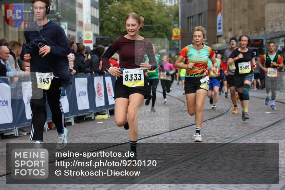 05.10.2025 - 20. swb-Marathon Bremen Strokosch-Dieckow http://msf.ph/oto/9230120 05.10.2025 10:51:42 Ziel 8333, 9004, 9259, 9268, 9506, 10436, 10716, 10968, 11361, 11484, 11689, 11696 meine-sportfotos.de