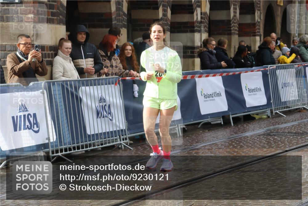 05.10.2025 - 20. swb-Marathon Bremen Strokosch-Dieckow http://msf.ph/oto/9230121 05.10.2025 15:03:04 Ziel 1820 meine-sportfotos.de