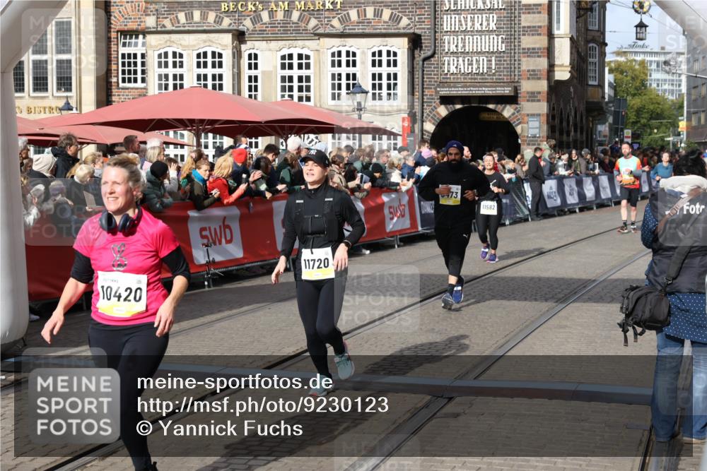 05.10.2025 - 20. swb-Marathon Bremen Yannick Fuchs http://msf.ph/oto/9230123 05.10.2025 10:59:51 Ziel 9473, 9991, 10420, 11267, 11456, 11582, 11720 meine-sportfotos.de
