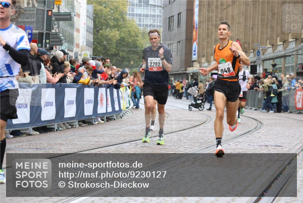 05.10.2025 - 20. swb-Marathon Bremen Strokosch-Dieckow http://msf.ph/oto/9230127 05.10.2025 12:28:51 Ziel 600, 717, 1113, 1948, 2159, 2292 meine-sportfotos.de