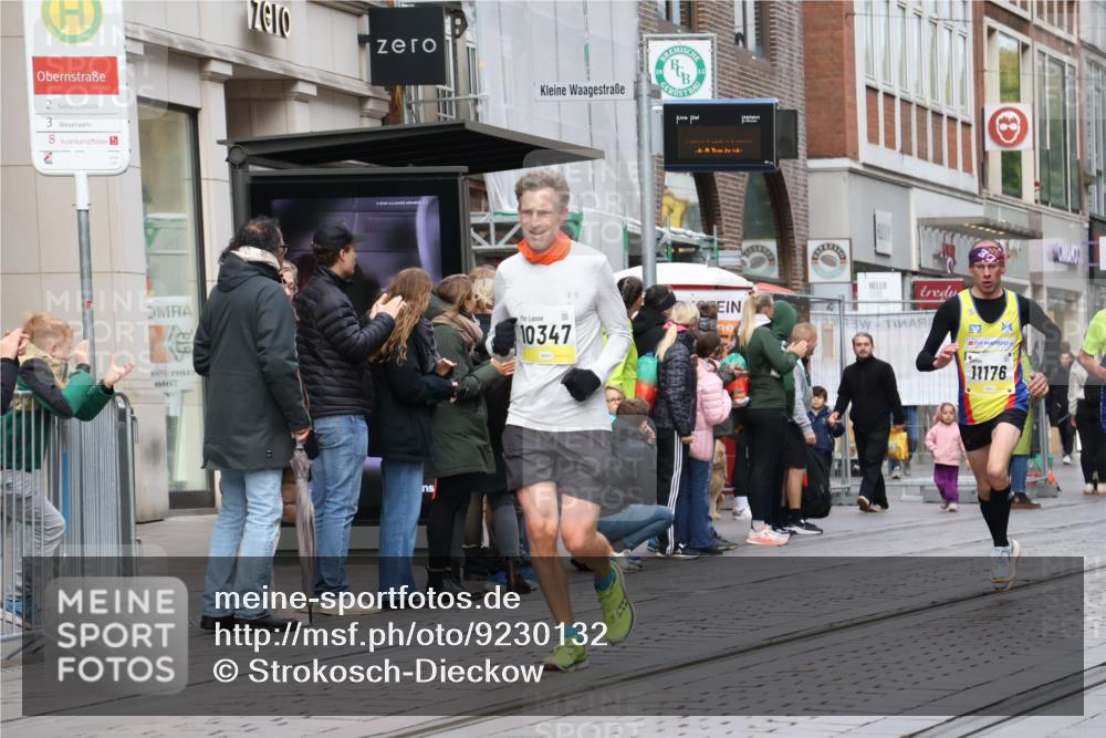 05.10.2025 - 20. swb-Marathon Bremen Strokosch-Dieckow http://msf.ph/oto/9230132 05.10.2025 10:37:26 Ziel 10347, 10501, 10775, 11176, 11465, 10347, 10501, 10775, 11176, 11465 meine-sportfotos.de