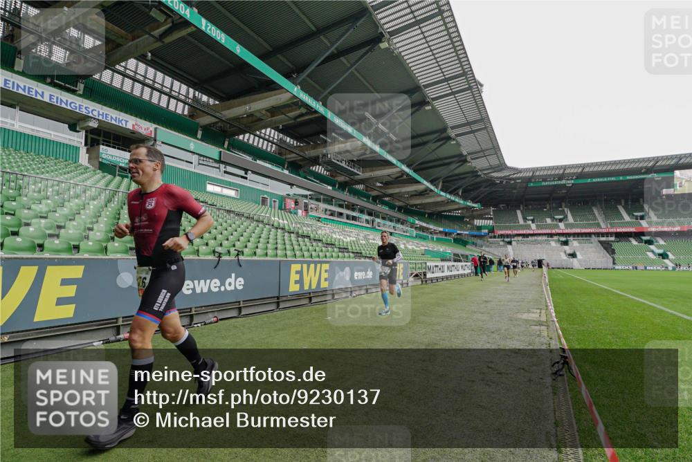 05.10.2025 - 20. swb-Marathon Bremen Michael Burmester http://msf.ph/oto/9230137 05.10.2025 12:46:23 Laufen im Stadion 256, 281, 349, 649, 852, 891, 943, 1091, 1246, 1307, 2163, 2228, 2276, 2545, 2585, 3054, 3084, 3381, 3807, 4274, 4617, 4758, 5588, 6849, 7028, 7526, 7675, 1146, 1883, 3197, 4786, 5132, 5588, 6150, 7440 meine-sportfotos.de