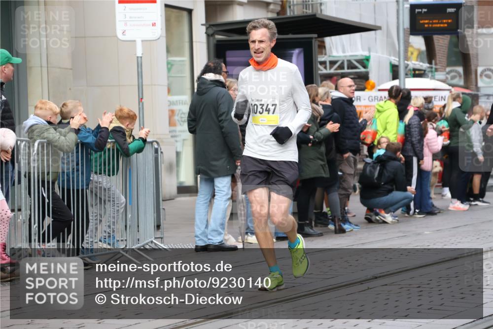 05.10.2025 - 20. swb-Marathon Bremen Strokosch-Dieckow http://msf.ph/oto/9230140 05.10.2025 10:37:27 Ziel 10347, 10501, 10775, 11176, 11465, 10347, 10501, 10775, 11176, 11465 meine-sportfotos.de