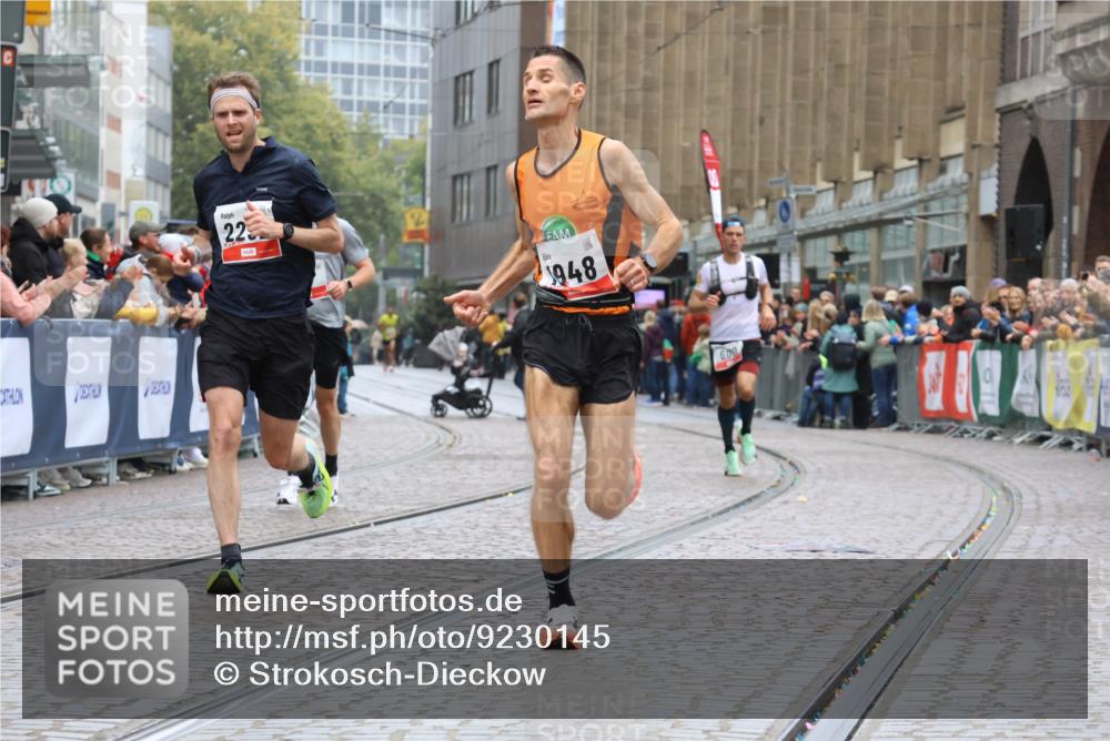 05.10.2025 - 20. swb-Marathon Bremen Strokosch-Dieckow http://msf.ph/oto/9230145 05.10.2025 12:28:52 Ziel 600, 717, 1113, 1948, 2159, 2292 meine-sportfotos.de