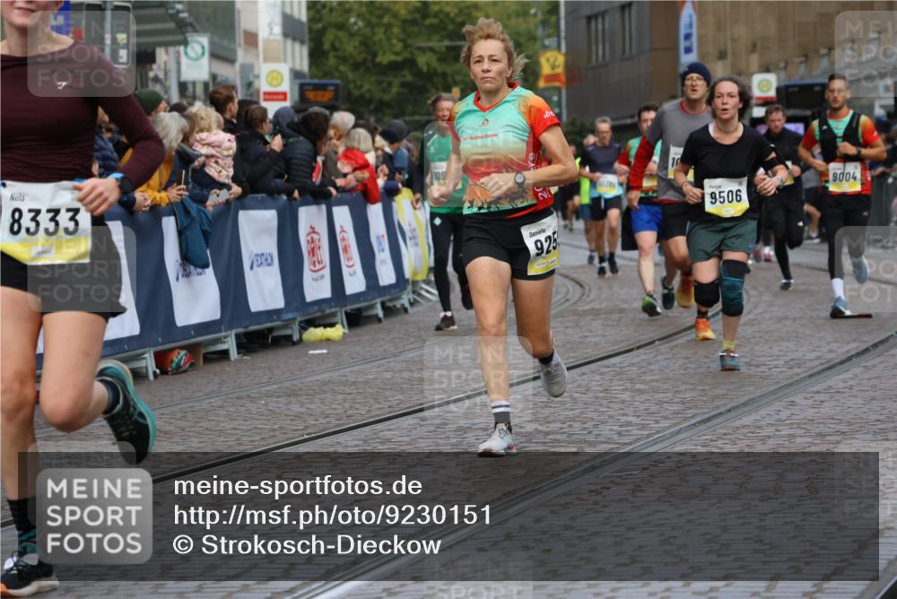 05.10.2025 - 20. swb-Marathon Bremen Strokosch-Dieckow http://msf.ph/oto/9230151 05.10.2025 10:51:43 Ziel 8333, 9004, 9259, 9268, 9506, 10436, 10716, 10968, 11361, 11689, 11696 meine-sportfotos.de